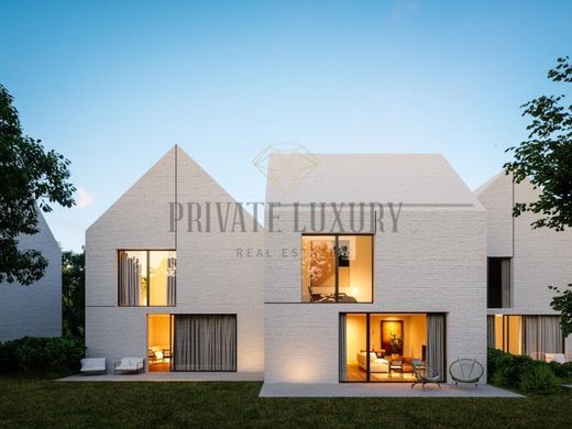Luxury home in Charneca de Caparica, Almada