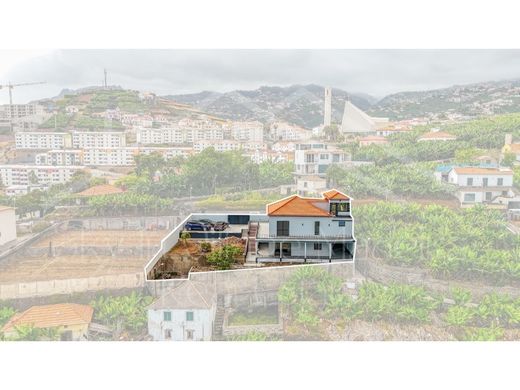 Maison individuelle à Estreito de Câmara de Lobos, Câmara de Lobos