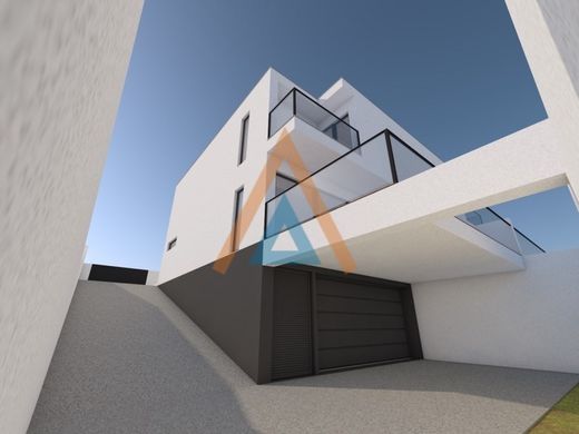 Semidetached House in Vila Nova de Gaia, Distrito do Porto
