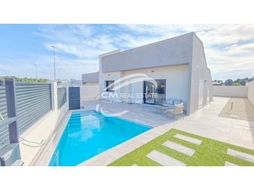 Villa in Pilar de la Horadada, Alicante