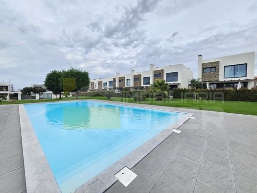 Συγκρότημα ανεξάρτητων κατοικιών σε Torres Vedras, Distrito de Lisboa