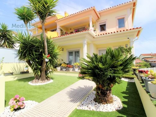 Mehrfamilienhaus in Leiria, Distrito de Leiria