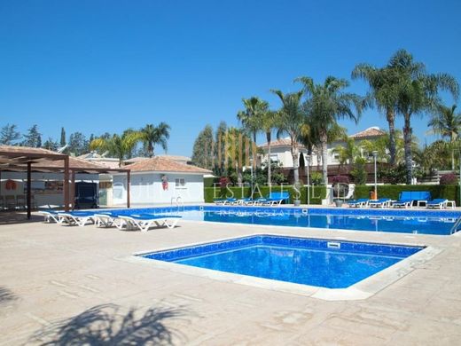 Apartment / Etagenwohnung in Germasógeia, Limassol District