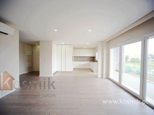 Apartment / Etagenwohnung in Odivelas, Lissabon