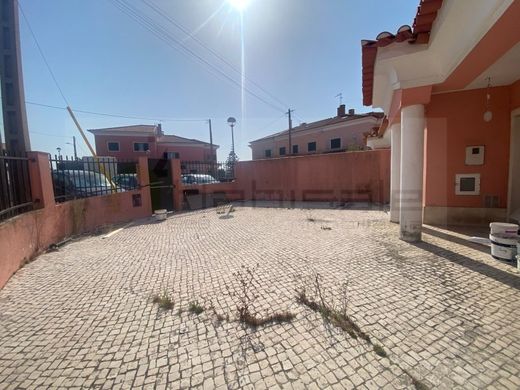 Villa Plurifamiliare a Sintra, Lisbona