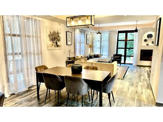 다세대 빌라 / Parekklisha, Parekklisiá