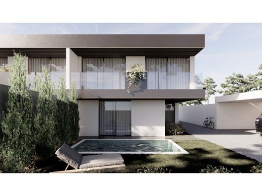Semidetached House in Santo Tirso, Distrito do Porto