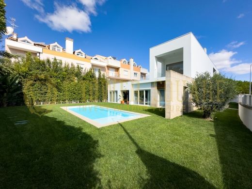 Luxury home in Charneca de Caparica, Almada