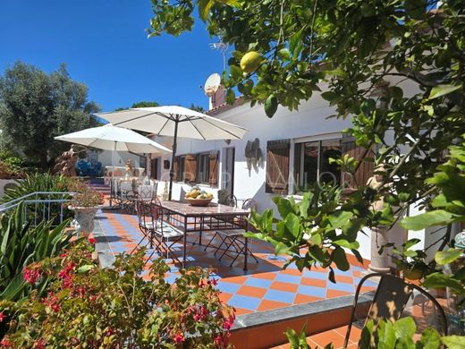 Detached House in Almada, Distrito de Setúbal