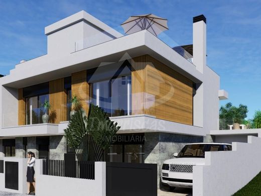 Συγκρότημα ανεξάρτητων κατοικιών σε Λόυρες, Loures