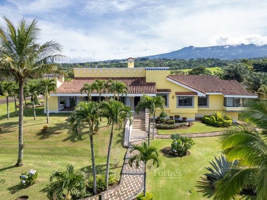 Luxe woning in Santa Bárbaraa, Provincia de Heredia