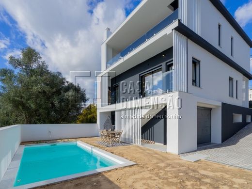 Almada, Distrito de Setúbalの高級住宅