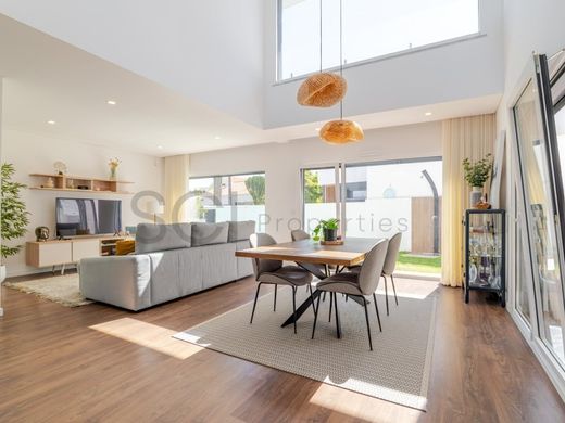 Maison de luxe à Charneca de Caparica, Almada