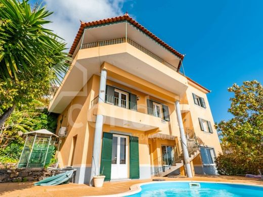 Detached House in Santa Cruz, Madeira