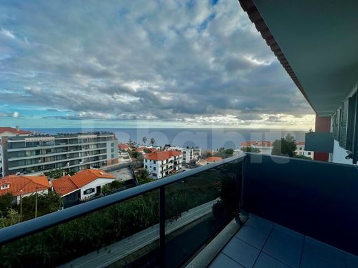 아파트 / Santa Cruz, Madeira