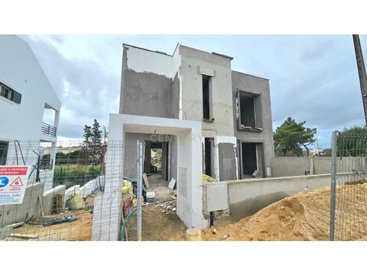 Luxury home in Charneca de Caparica, Almada