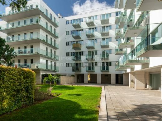 Apartment / Etagenwohnung in Oeiras, Lissabon