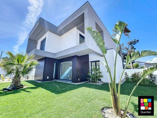 Maison de luxe à Charneca de Caparica, Almada