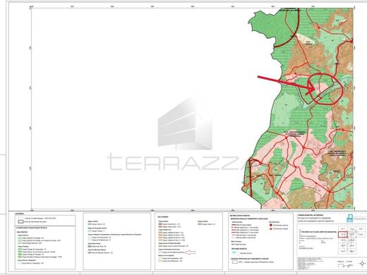 Land in Paredes, Distrito do Porto
