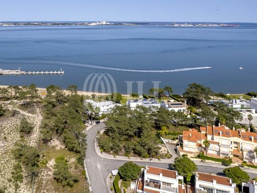 토지 / Sol Tróia, Grândola