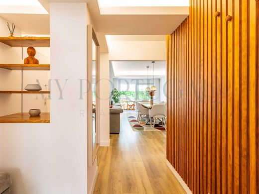 Apartment / Etagenwohnung in Cascais, Lissabon