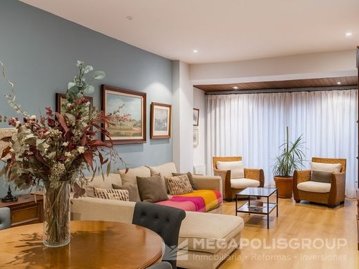 Apartment / Etagenwohnung in Barcelona, Provinz Barcelona