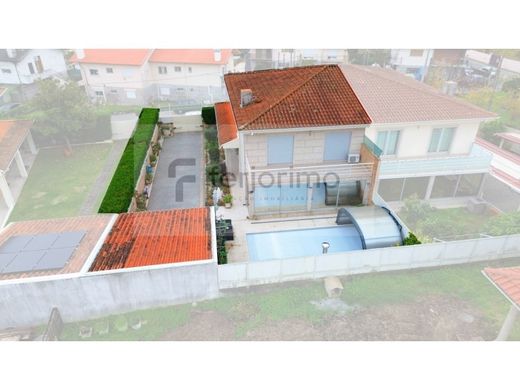 半独立式房屋  Guimarães, Distrito de Braga