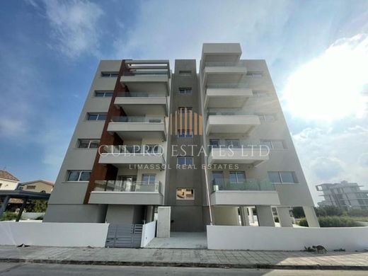 Germasógeia, Limassol Districtのアパートメント