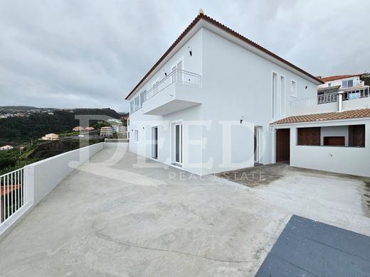Luxus-Haus in Santa Cruz, Madeira