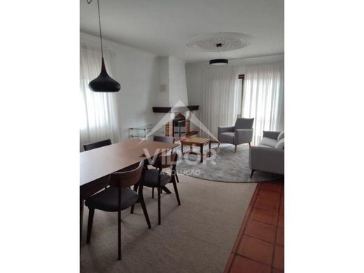 Apartment / Etagenwohnung in Santa Maria da Feira, Distrito de Aveiro