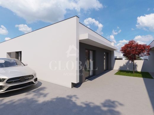 Villa multifamiliale à Santa Maria da Feira, Distrito de Aveiro