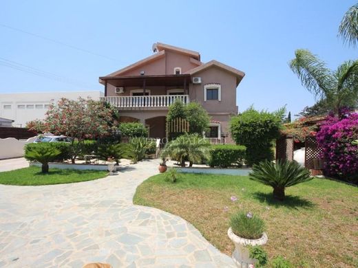别墅  Paralímni, Famagusta District