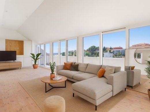 Apartment / Etagenwohnung in Cascais, Lissabon