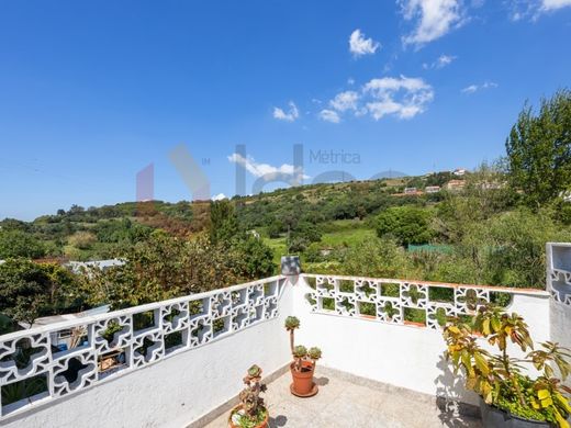 Villa Plurifamiliare a Oeiras, Lisbona