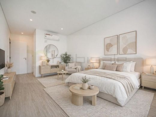 Apartment / Etagenwohnung in Loures, Lissabon