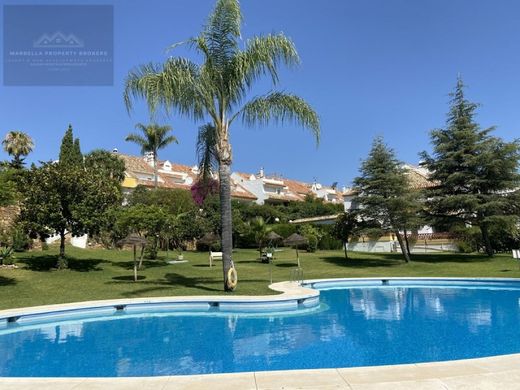 Villa Plurifamiliare a Estepona, Málaga