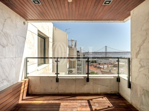 Apartment / Etagenwohnung in Estrela, Lisbon