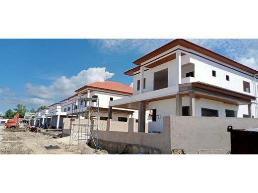 Vrijstaand huis in Muara