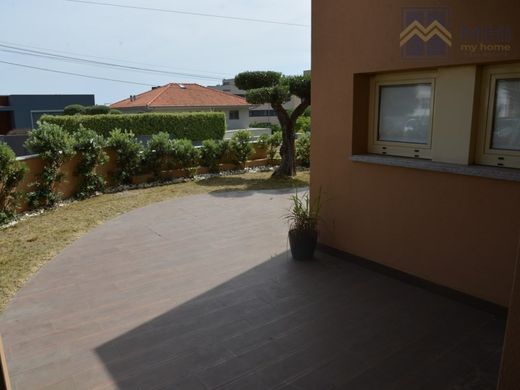 Mehrfamilienhaus in Vila Nova de Gaia, Distrito do Porto