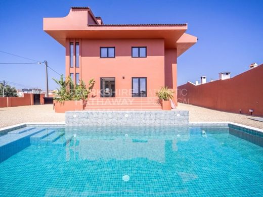 Casa Unifamiliare a Charneca de Caparica, Almada