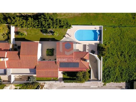 فيلا شبه مستقلة ﻓﻲ Setúbal, Distrito de Setúbal