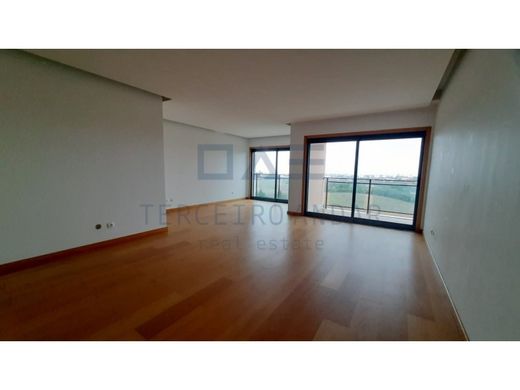 Apartment / Etagenwohnung in Oeiras, Lissabon