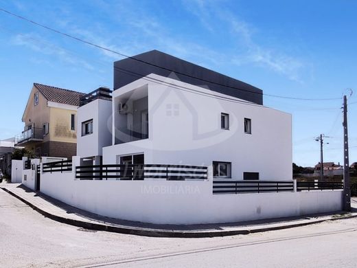 Mehrfamilienhaus in Seixal, Distrito de Setúbal