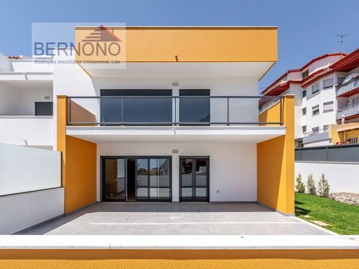 Apartment / Etagenwohnung in Cascais e Estoril, Cascais