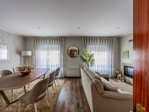 Villa multifamiliale à Gondomar, Distrito do Porto