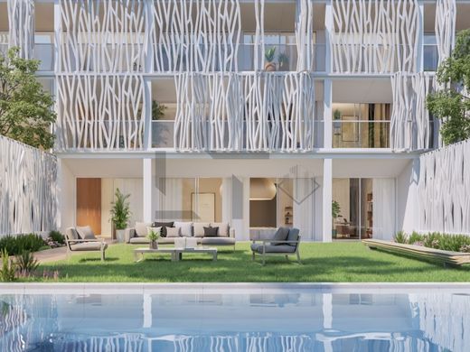 Apartment / Etagenwohnung in Oeiras, Lissabon