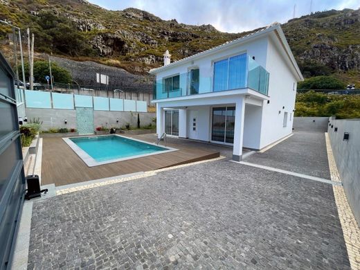 Luxus-Haus in Machico, Madeira