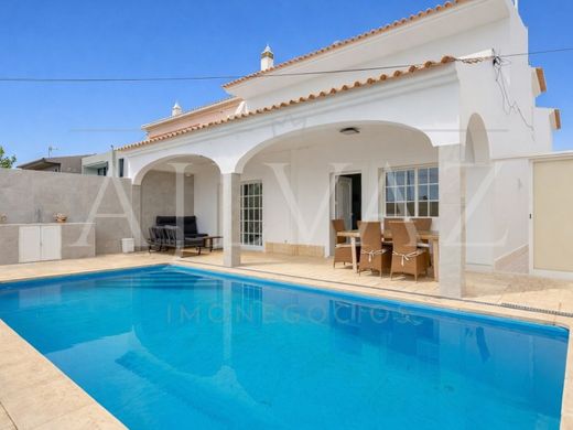 Semidetached House in Lagoa, Distrito de Faro