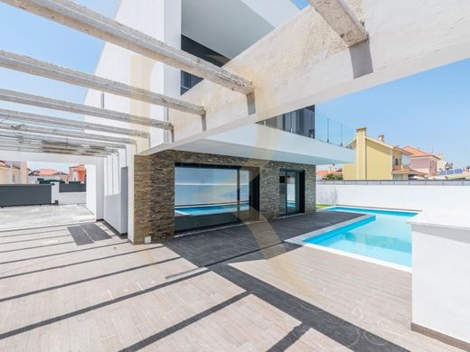 Dom jednorodzinny w Seixal, Distrito de Setúbal