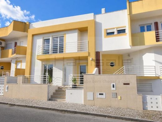 Semidetached House in Almada, Distrito de Setúbal